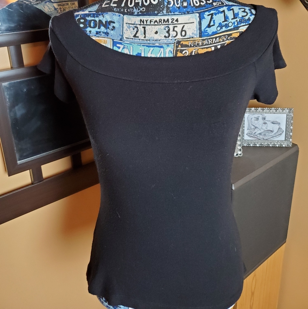 BISOU BISOU BLACK FITTED TSHIRT!